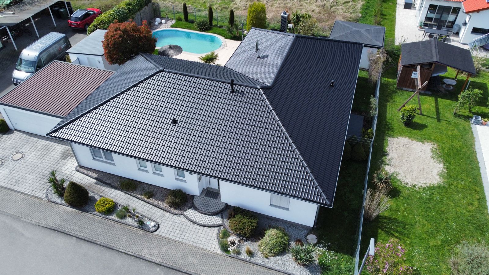 Einfamilienhaus mit fertiggestellter Dachfläche